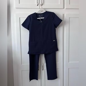 New, (without tags) Figs scrubs Set, pants and top